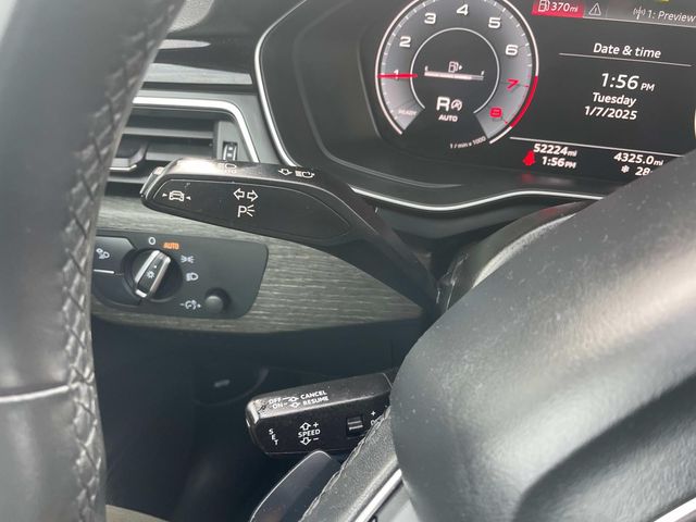Vehicle image 33 of 34