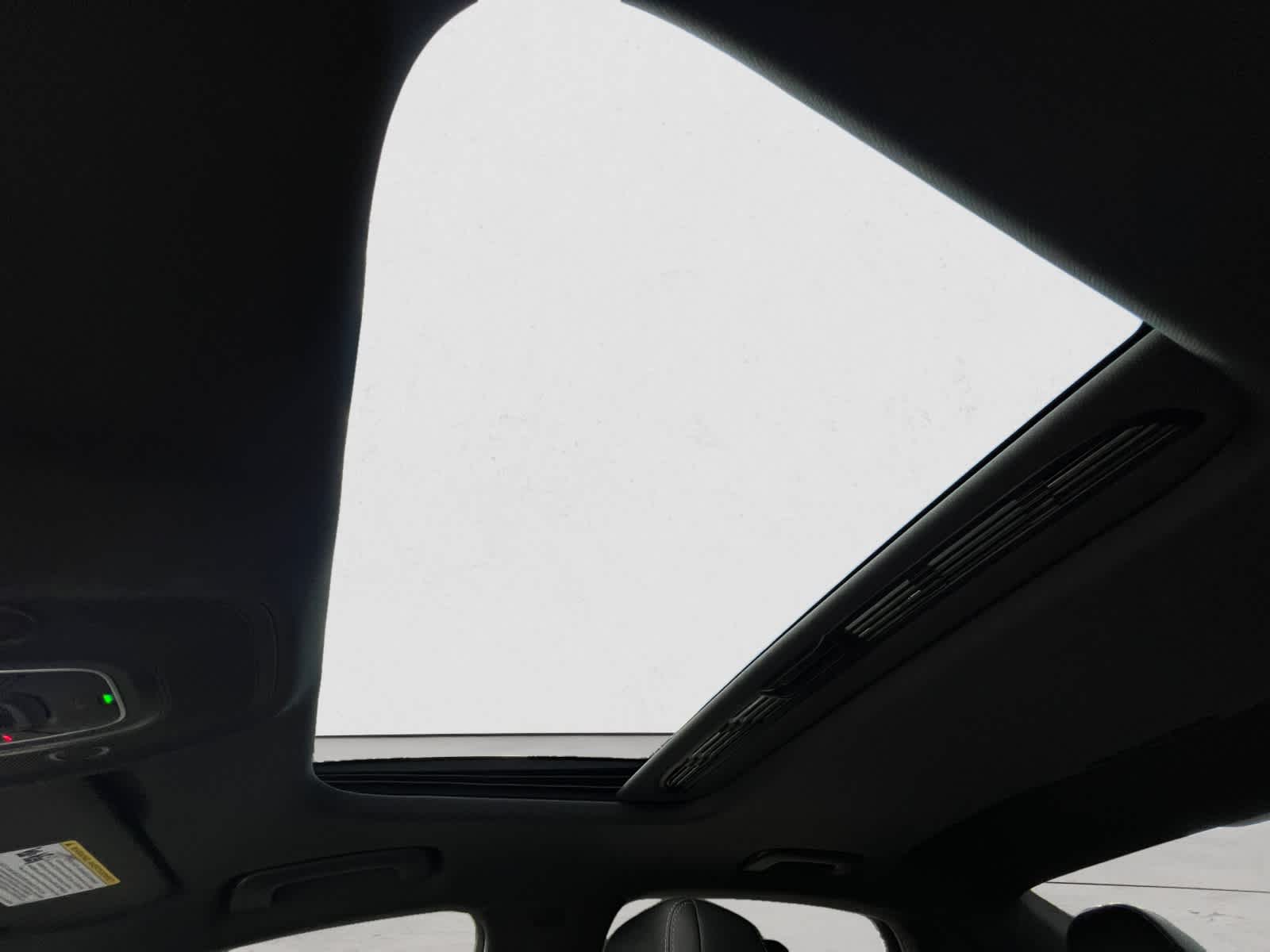 Vehicle image 17 of 22