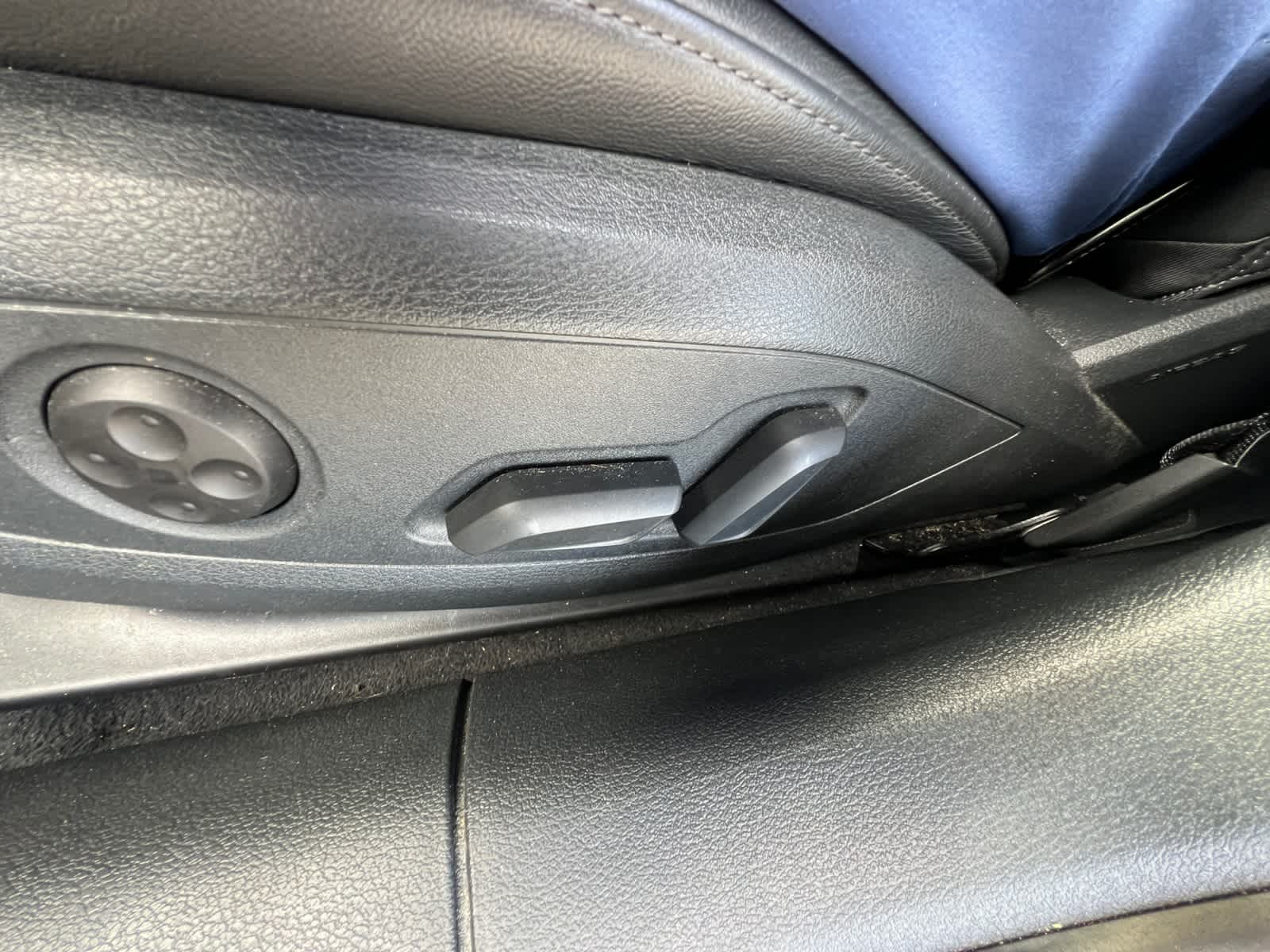 Vehicle image 18 of 22