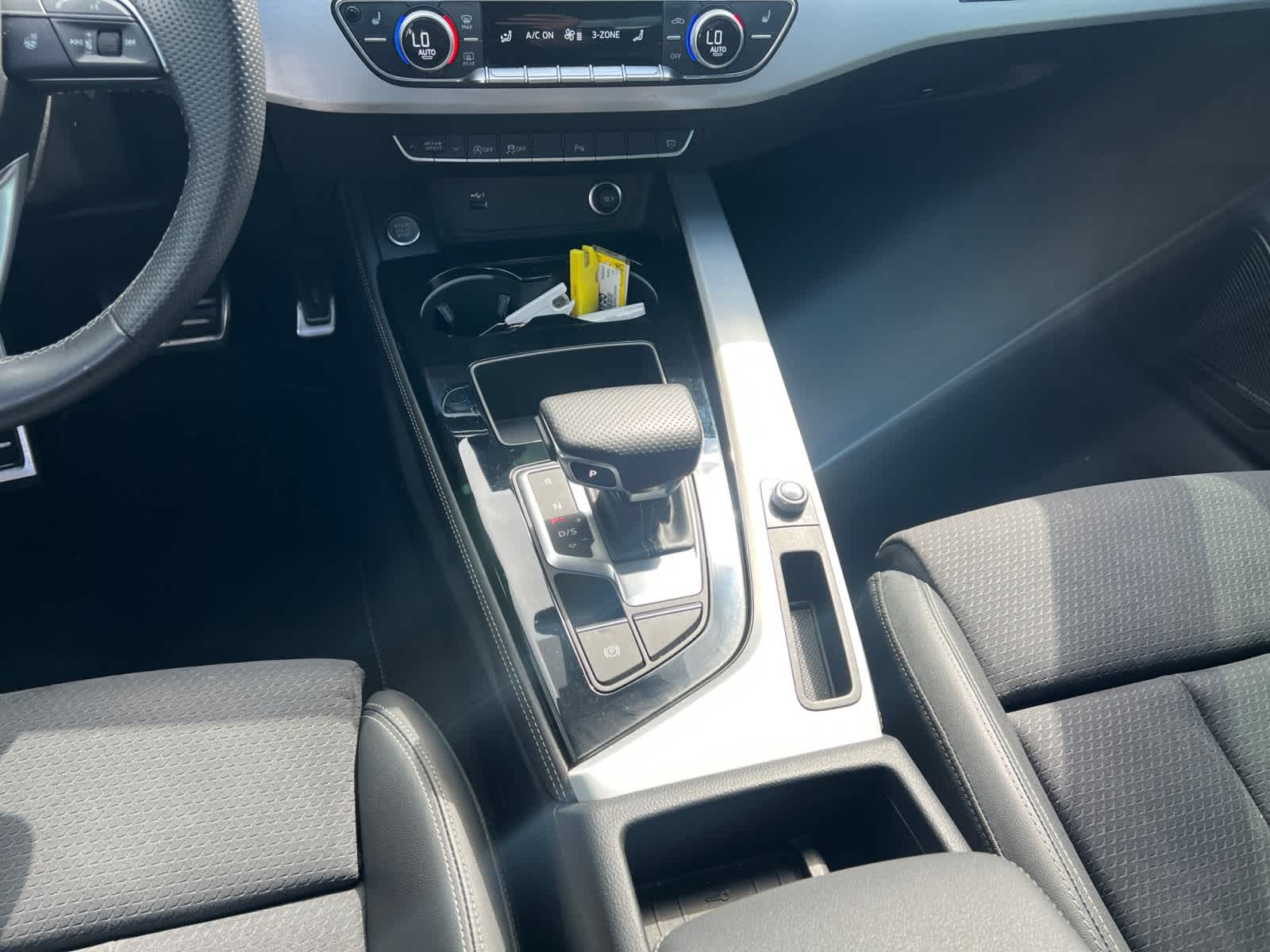 Vehicle image 14 of 22