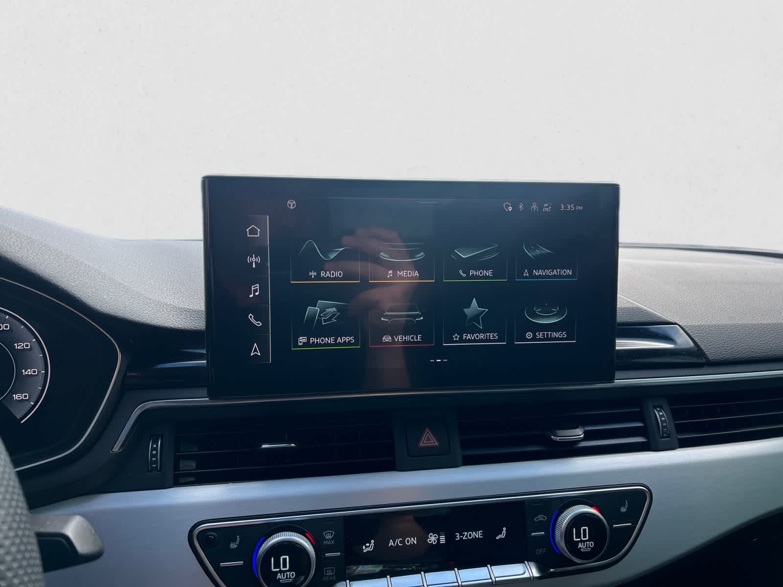 Vehicle image 21 of 22