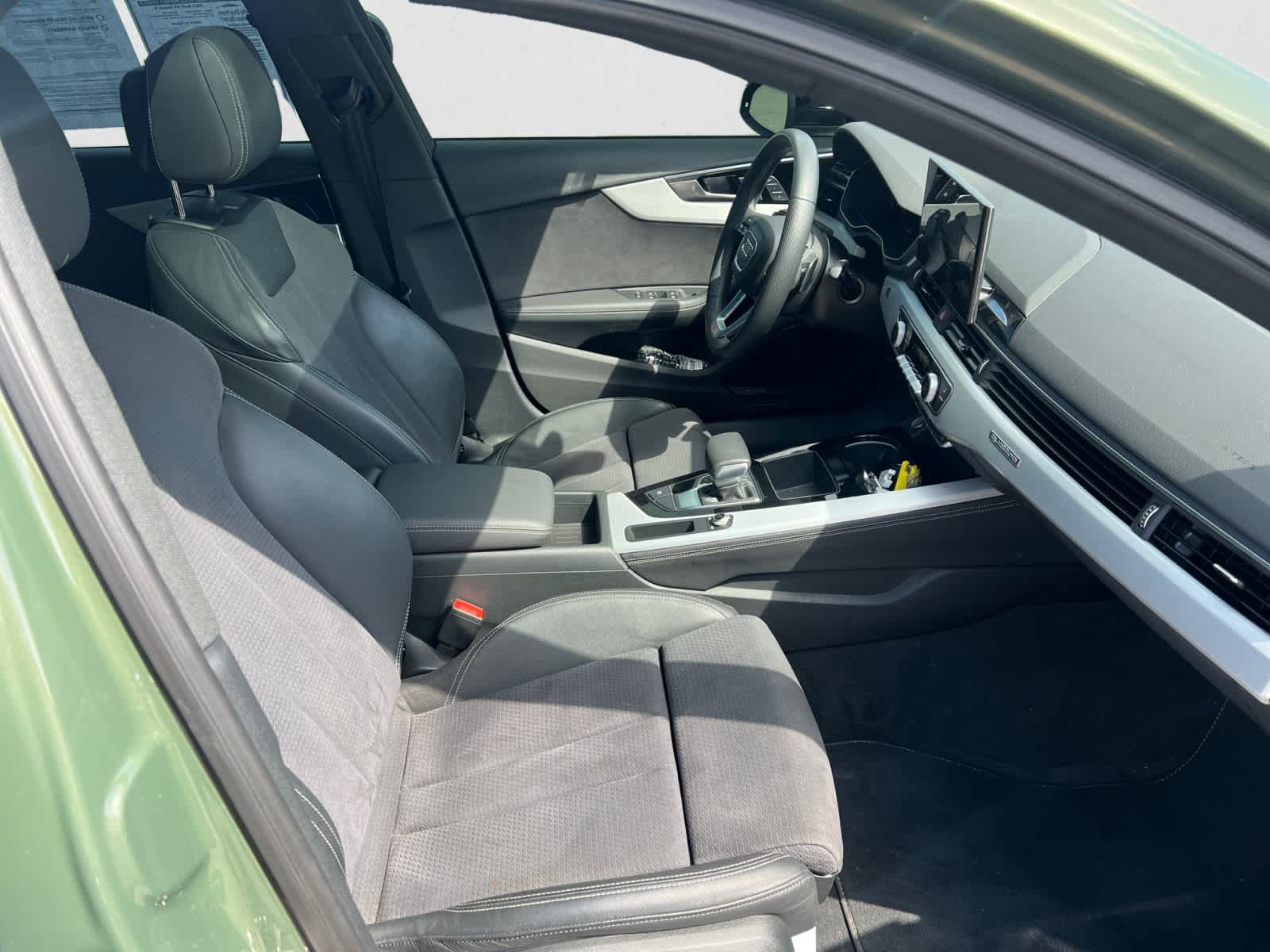 Vehicle image 15 of 22