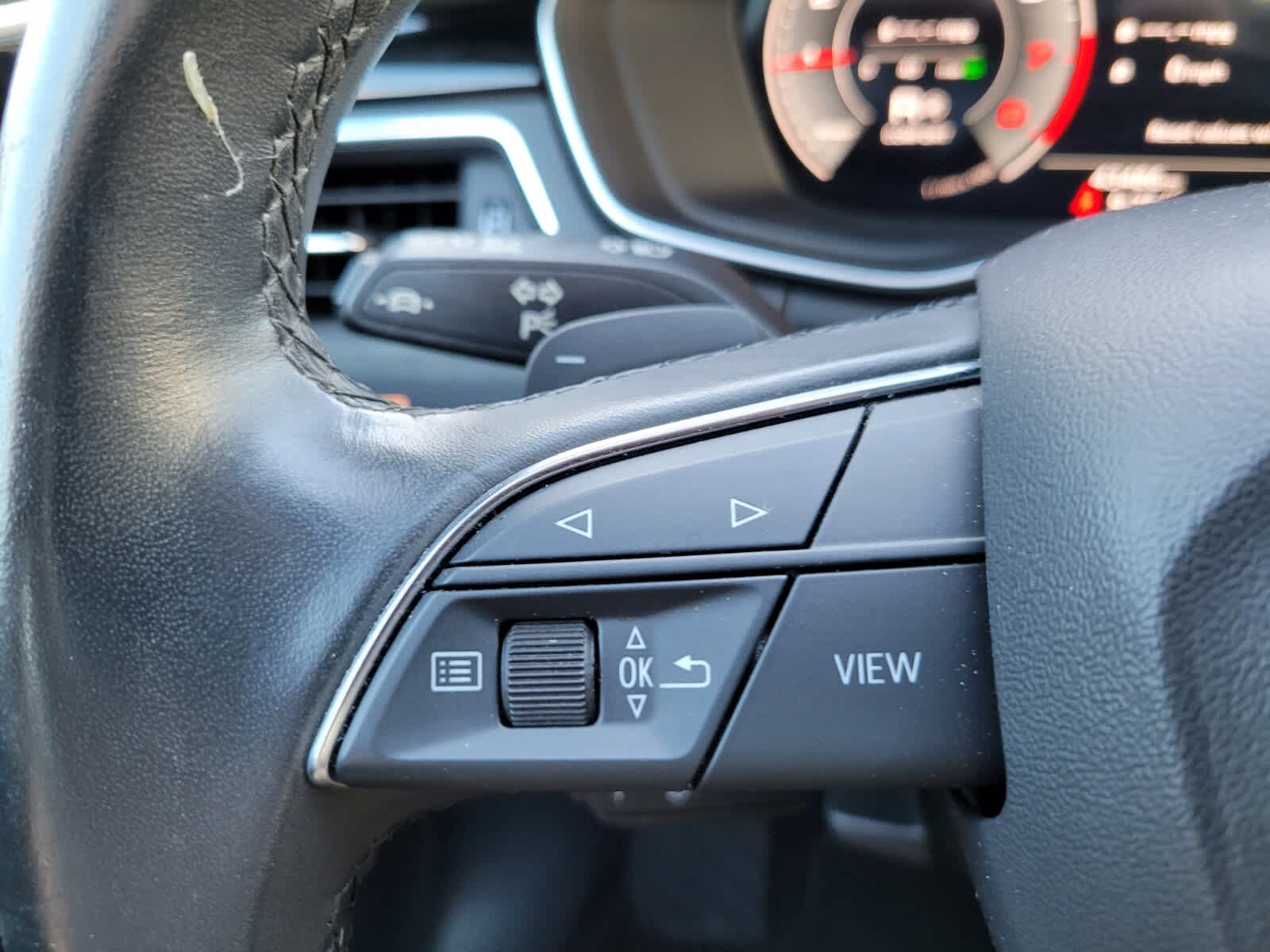 Vehicle image 33 of 36