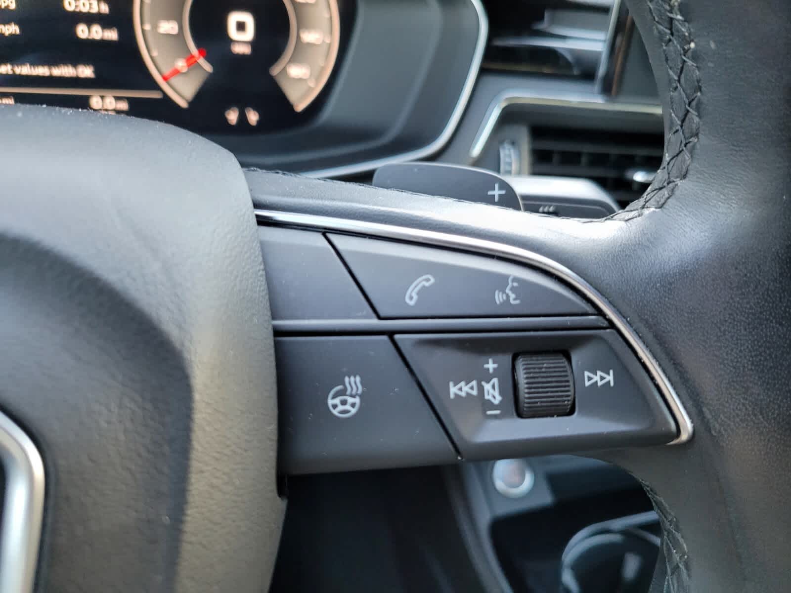 Vehicle image 32 of 36