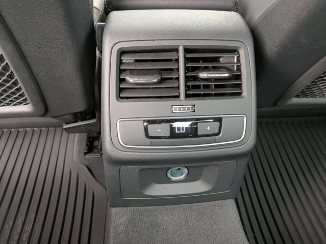 Vehicle image 22 of 26