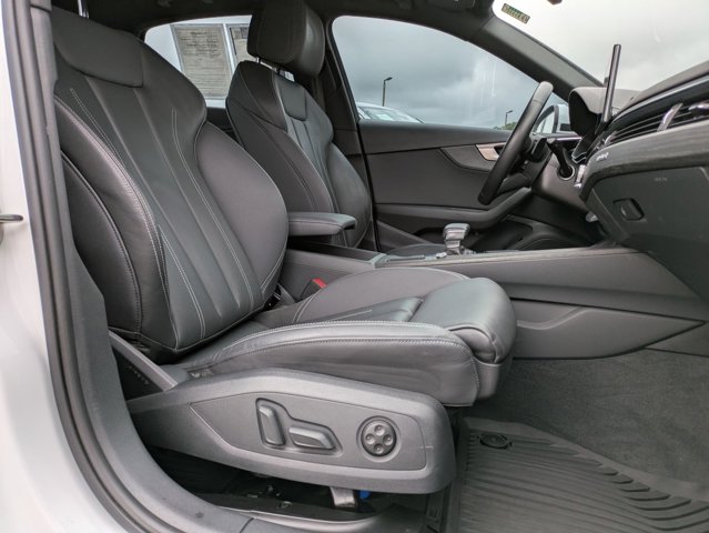 Vehicle image 10 of 26
