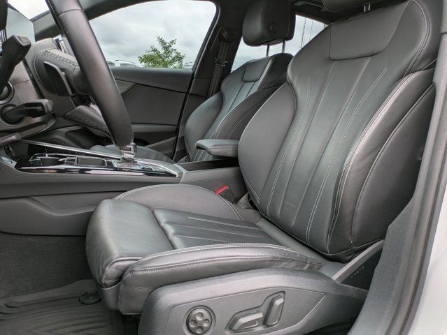 Vehicle image 9 of 26