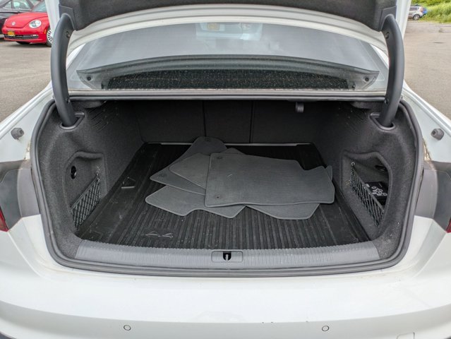 Vehicle image 8 of 26