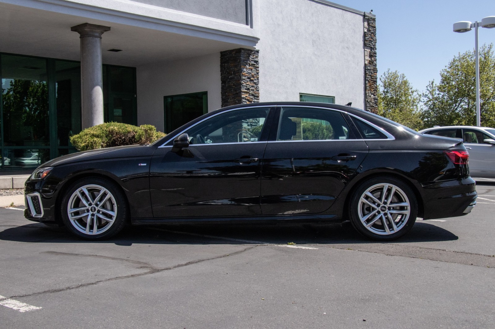 Vehicle image 6 of 23