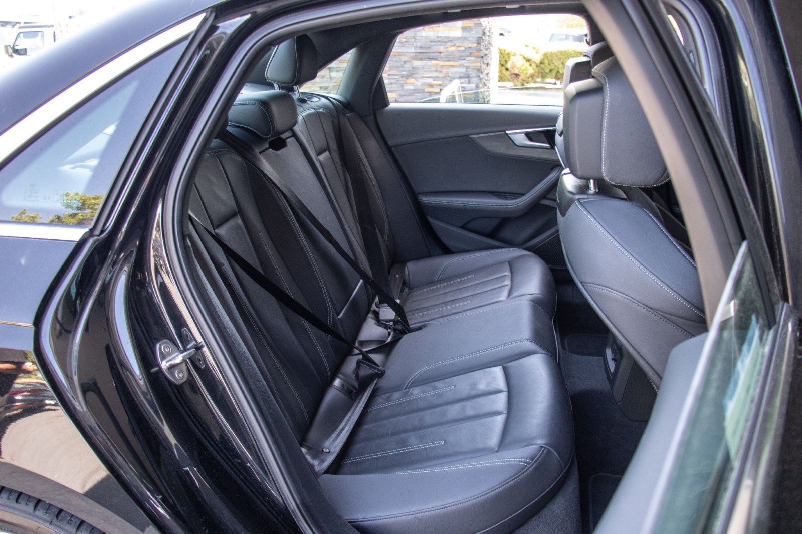 Vehicle image 22 of 23