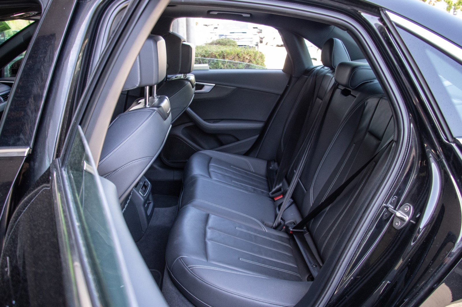 Vehicle image 21 of 23