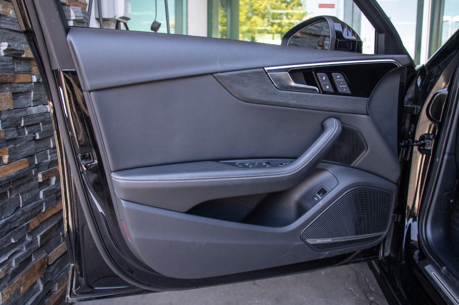 Vehicle image 8 of 23