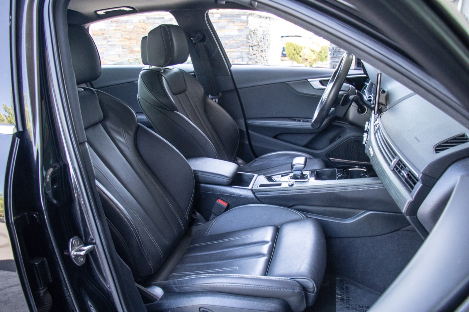 Vehicle image 18 of 23
