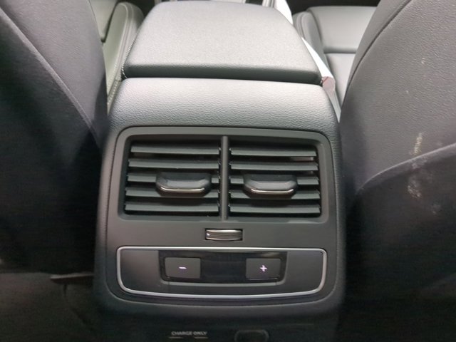 Vehicle image 17 of 22
