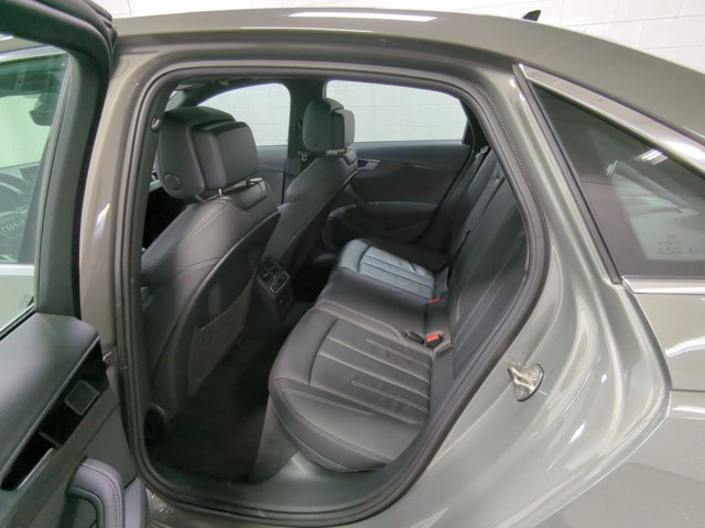 Vehicle image 18 of 22
