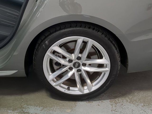 Vehicle image 20 of 22