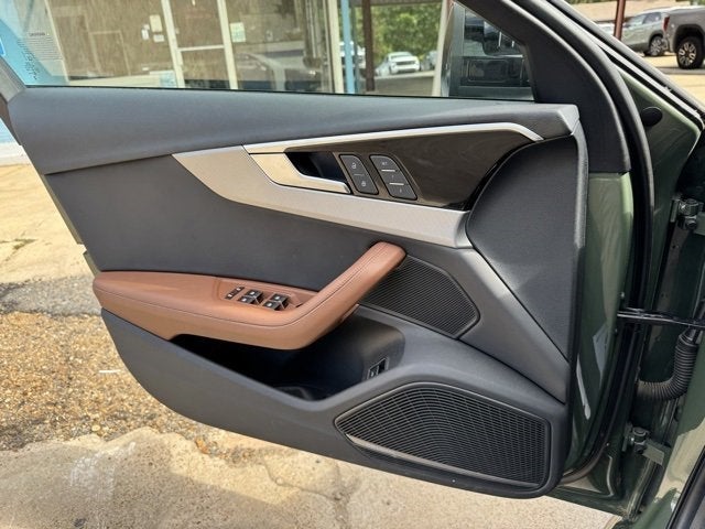 Vehicle image 26 of 39