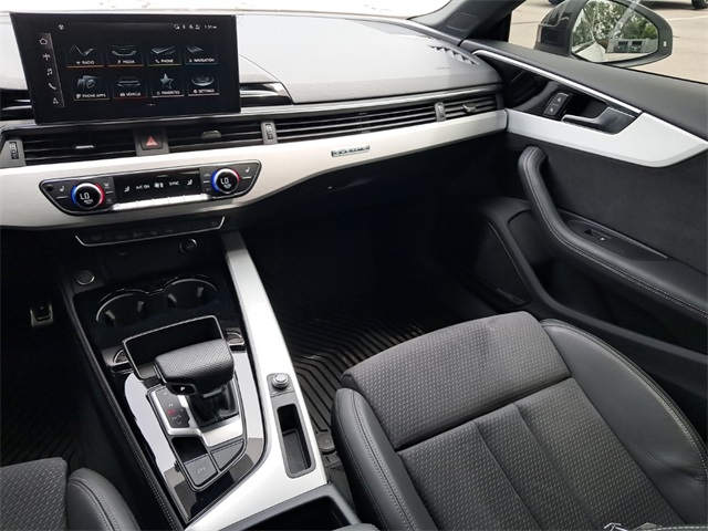 Vehicle image 15 of 28