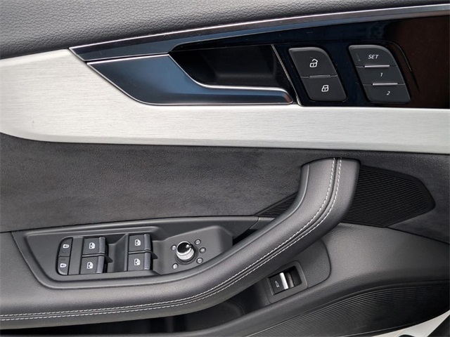 Vehicle image 22 of 28
