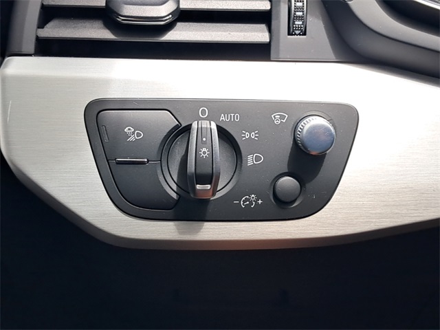 Vehicle image 23 of 28