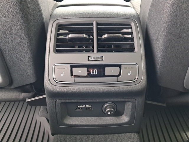 Vehicle image 25 of 28