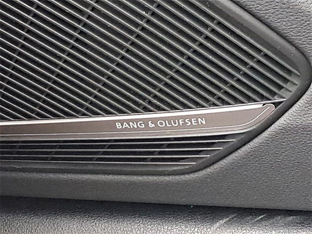 Vehicle image 26 of 28