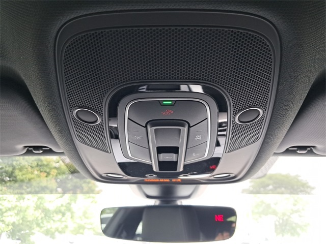 Vehicle image 24 of 28
