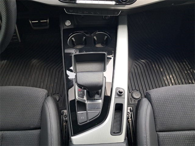 Vehicle image 21 of 28