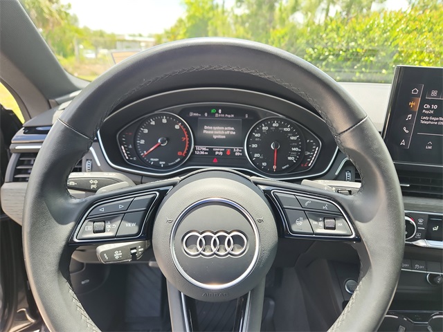 Vehicle image 23 of 33