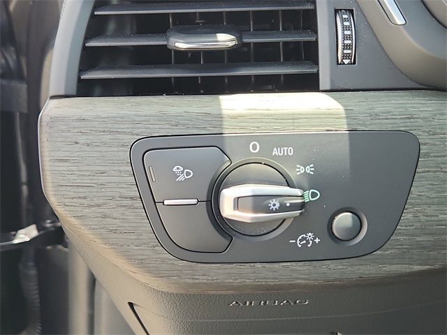 Vehicle image 22 of 33