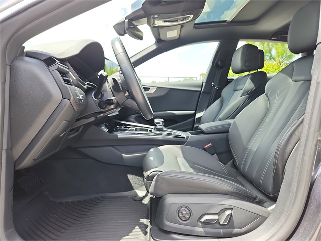 Vehicle image 17 of 33