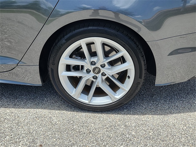 Vehicle image 8 of 33