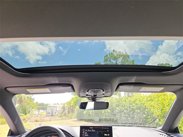 Vehicle image 13 of 33