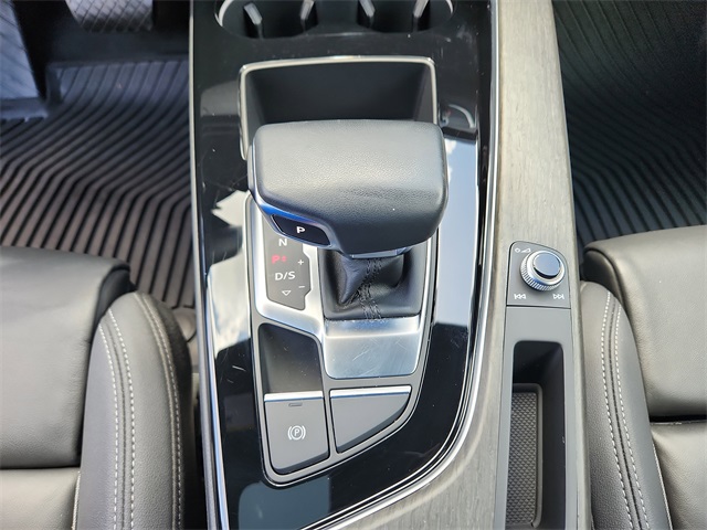 Vehicle image 29 of 33