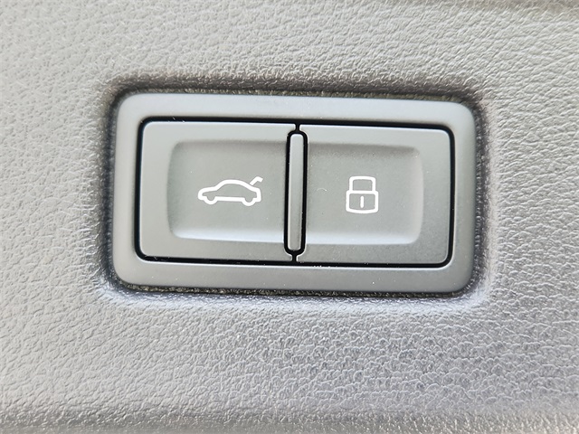 Vehicle image 6 of 33