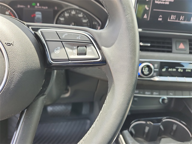 Vehicle image 25 of 33
