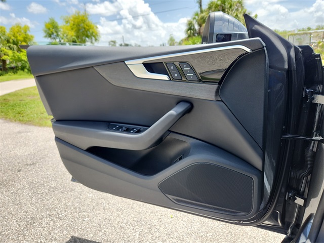 Vehicle image 20 of 33