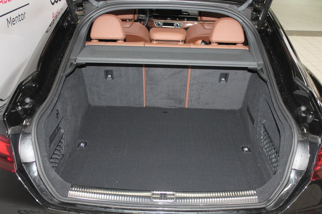 Vehicle image 33 of 34