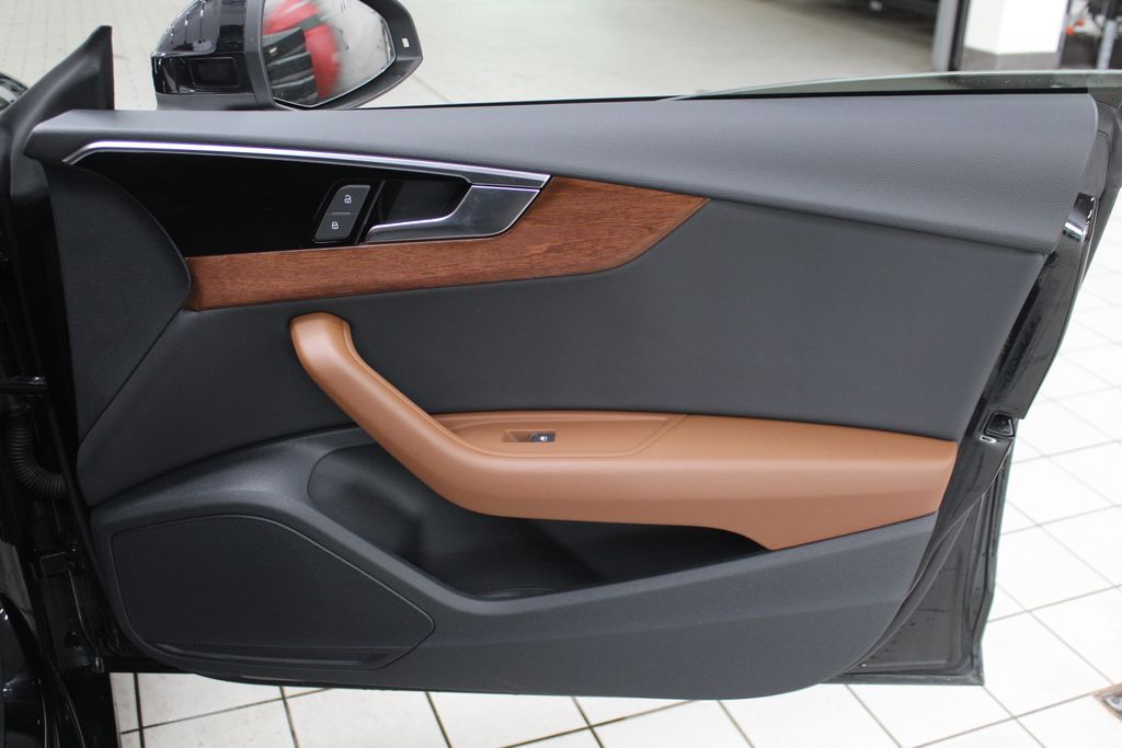 Vehicle image 29 of 34