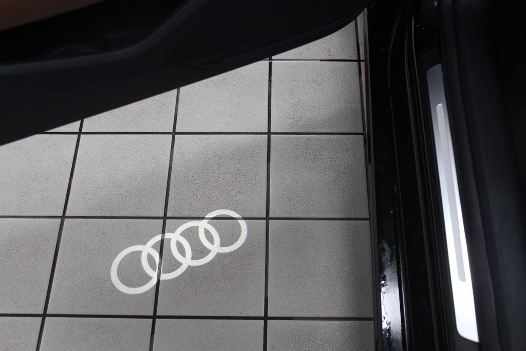 Vehicle image 14 of 34