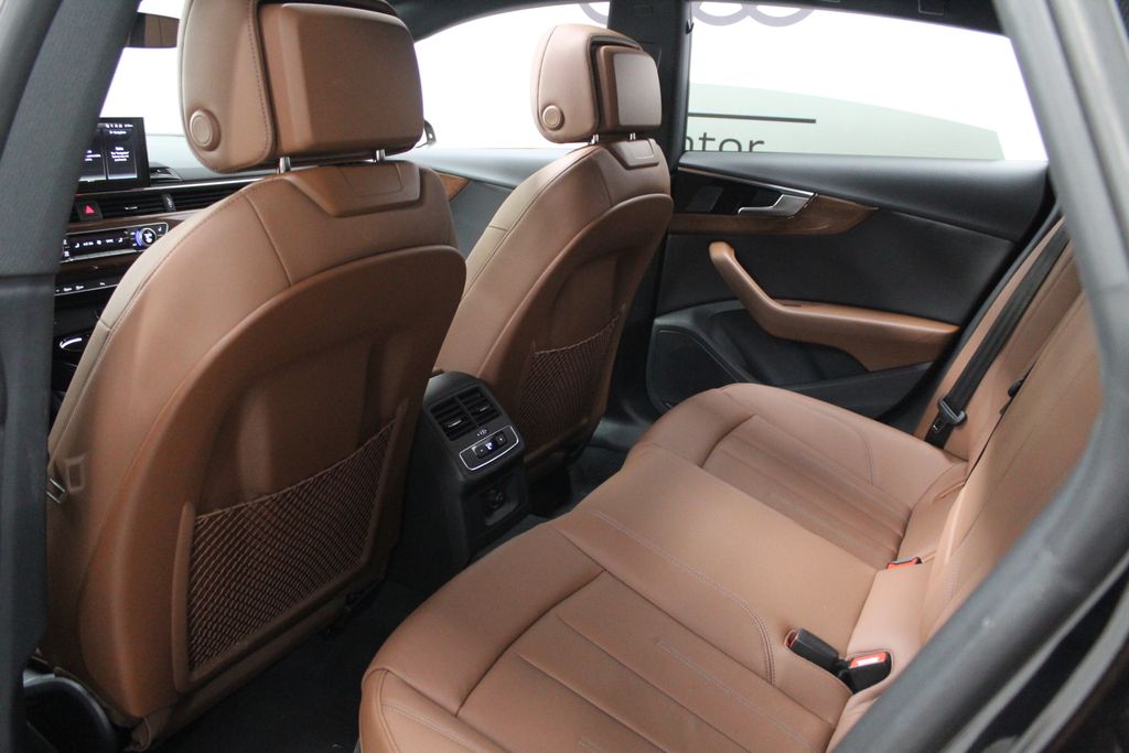 Vehicle image 23 of 34