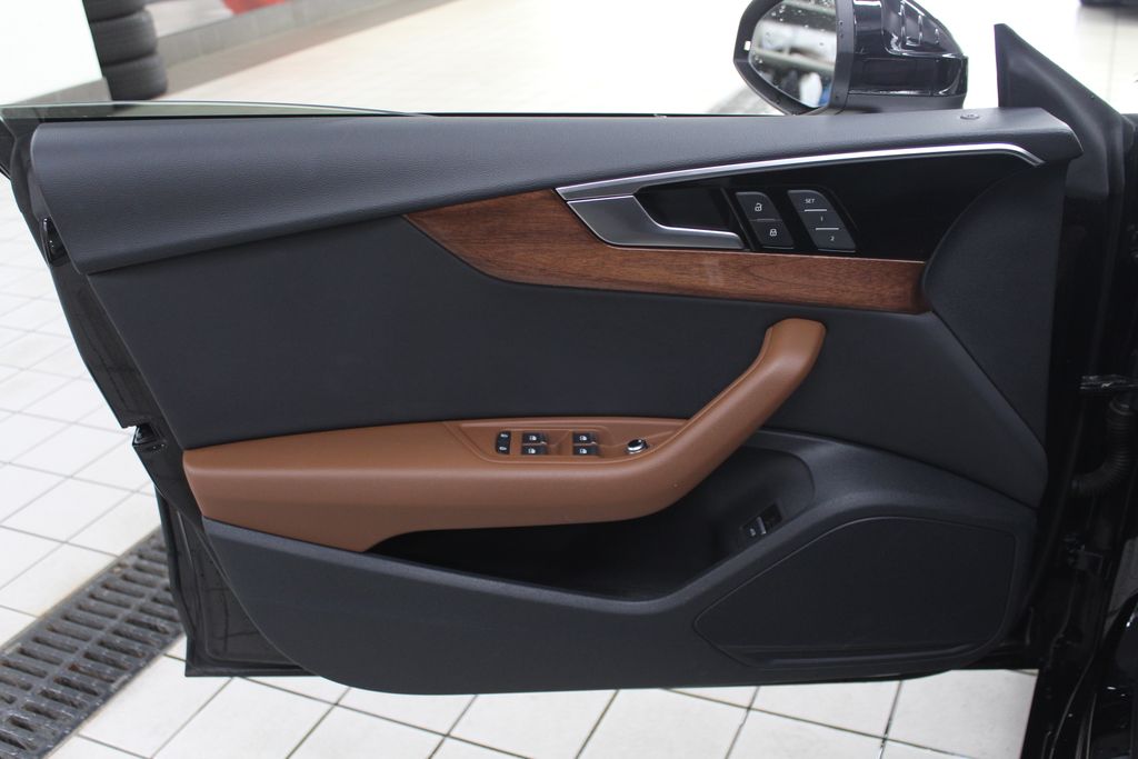 Vehicle image 15 of 34