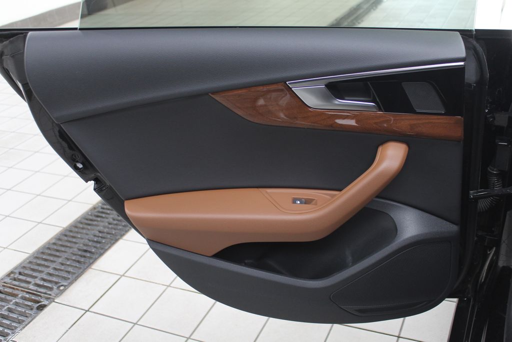 Vehicle image 25 of 34