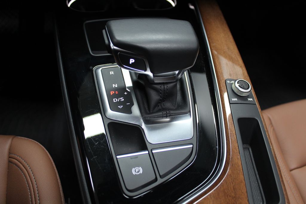 Vehicle image 16 of 34