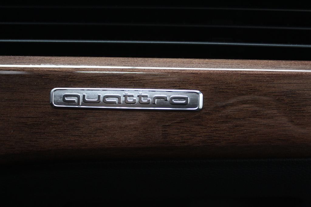 Vehicle image 28 of 34