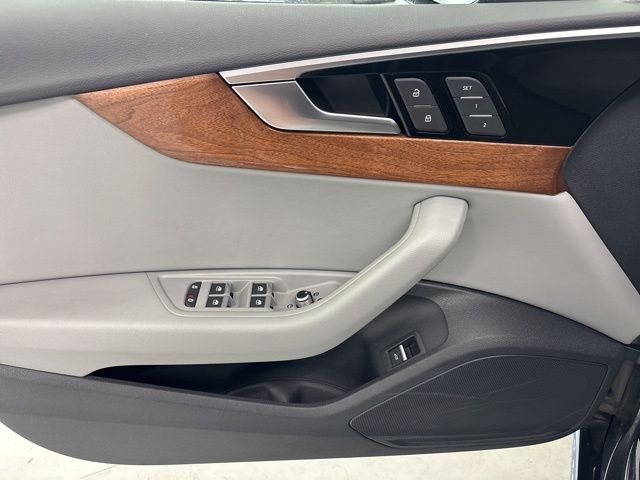 Vehicle image 25 of 62