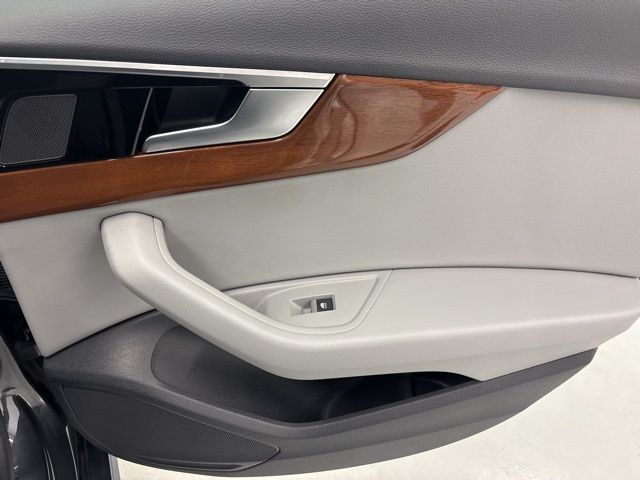 Vehicle image 28 of 62