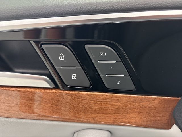 Vehicle image 29 of 62