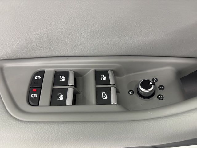Vehicle image 39 of 62
