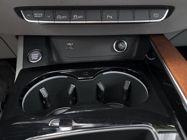 Vehicle image 47 of 62